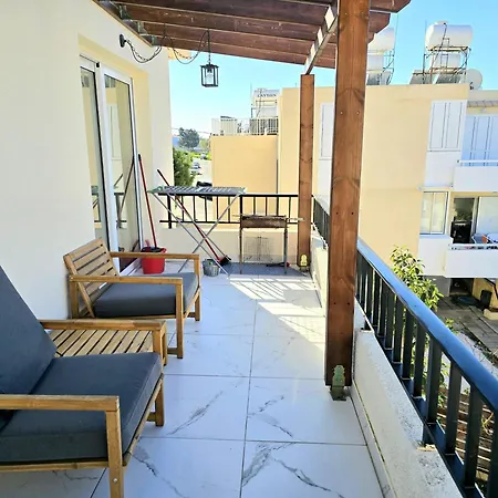 Newly Renovated 2 Bedroom With Pool & Seaview Apartman