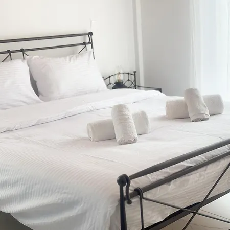 Newly Renovated 2 Bedroom With Pool & Seaview Apartman Paphos