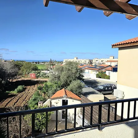 Newly Renovated 2 Bedroom With Pool & Seaview Lejlighed *