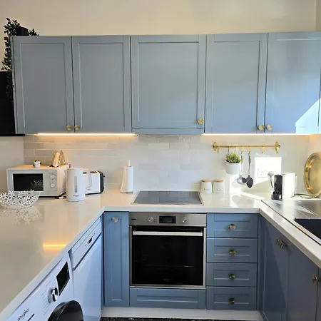 Lejlighed Newly Renovated 2 Bedroom With Pool & Seaview *