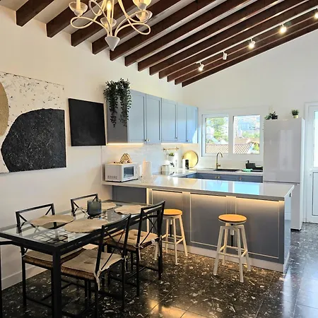 Lejlighed Newly Renovated 2 Bedroom With Pool & Seaview