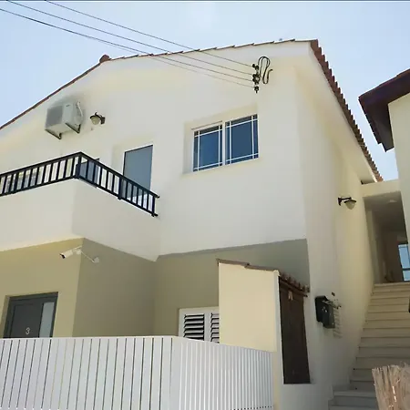 Lejlighed Newly Renovated 2 Bedroom With Pool & Seaview *